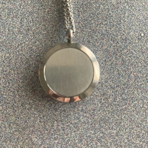 Silver Aromatherapy Locket Necklace with Color Pads - Picture 3 of 5